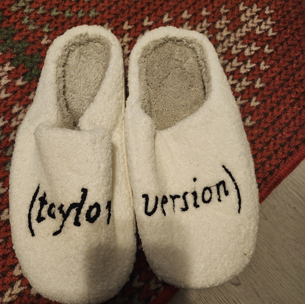 Taylor's Version Cream/Black Women's Slippers Size 39-40